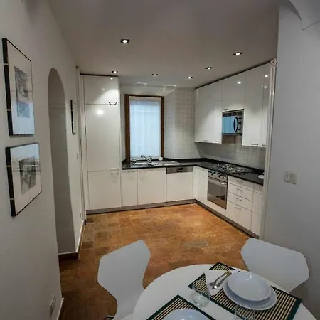 Historical In The Center Of - Larihome A02 Апартаменты