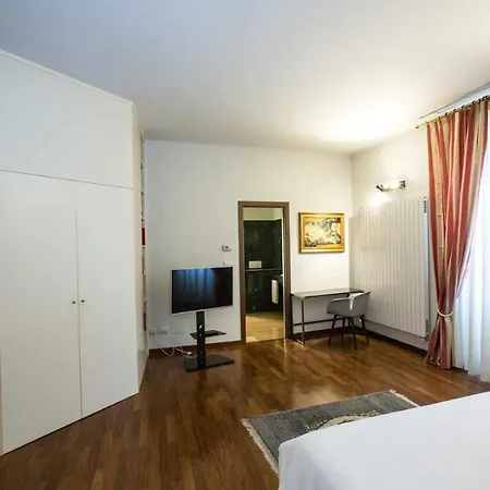 Апартаменты Historical In The Center Of - Larihome A02 *