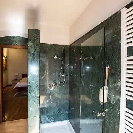 Historical In The Center Of - Larihome A02 Апартаменты *
