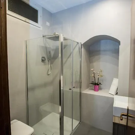 Апартаменты Historical In The Center Of - Larihome A02 Граведона